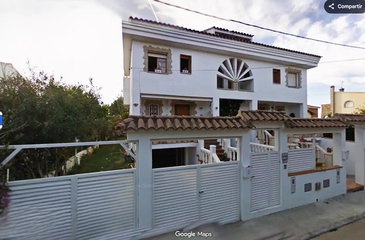 Casa bifamiliare con giardino in vendita a Carrer de la Falúa, imagen 4