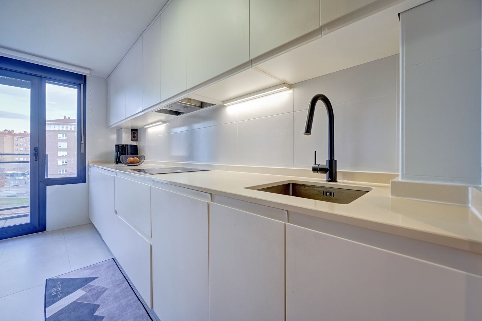 Cuina de Àtic en venda en  Pamplona / Iruña amb Calefacció, Jardí privat i Parquet