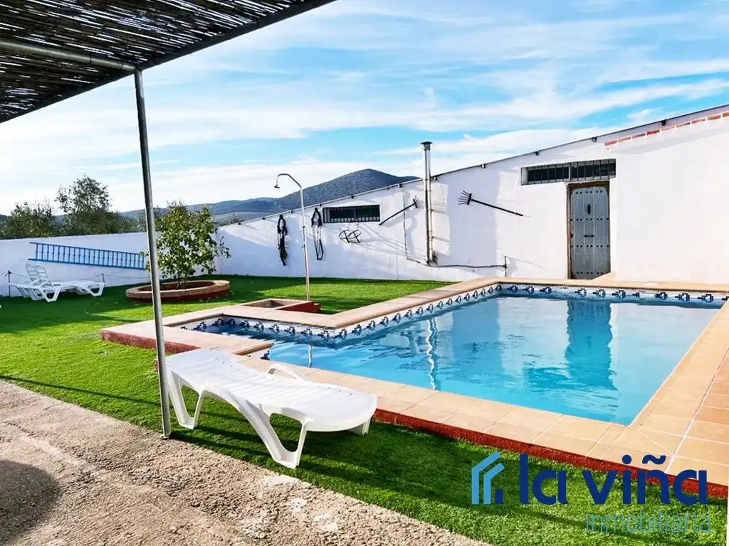 Piscina de Casa o chalet en venta en Málaga con Jardín privado, Terraza y Trastero