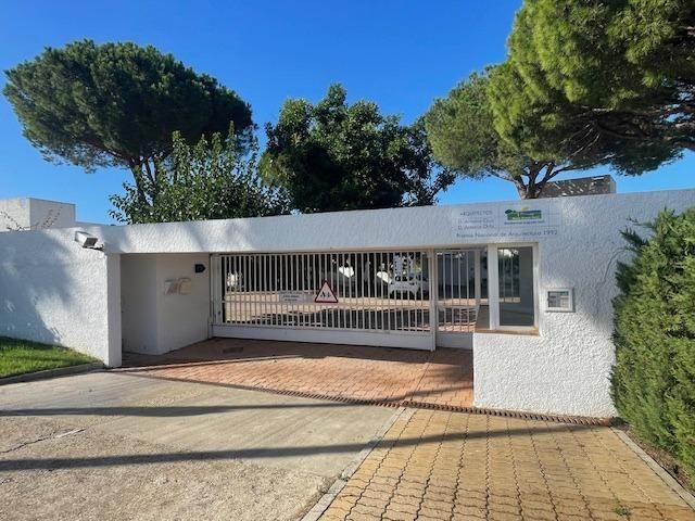 Exterior view of Single-family semi-detached for sale in Chiclana de la Frontera  with Air Conditioner, Private garden and Terrace