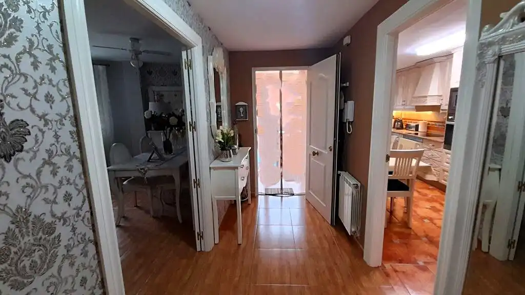 Adossat amb terrassa en venda a La Roda, imagen 31