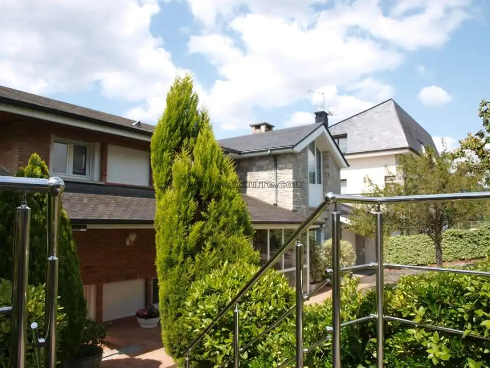 Vista exterior de Casa o xalet en venda en Laudio / Llodio amb Calefacció, Jardí privat i Terrassa