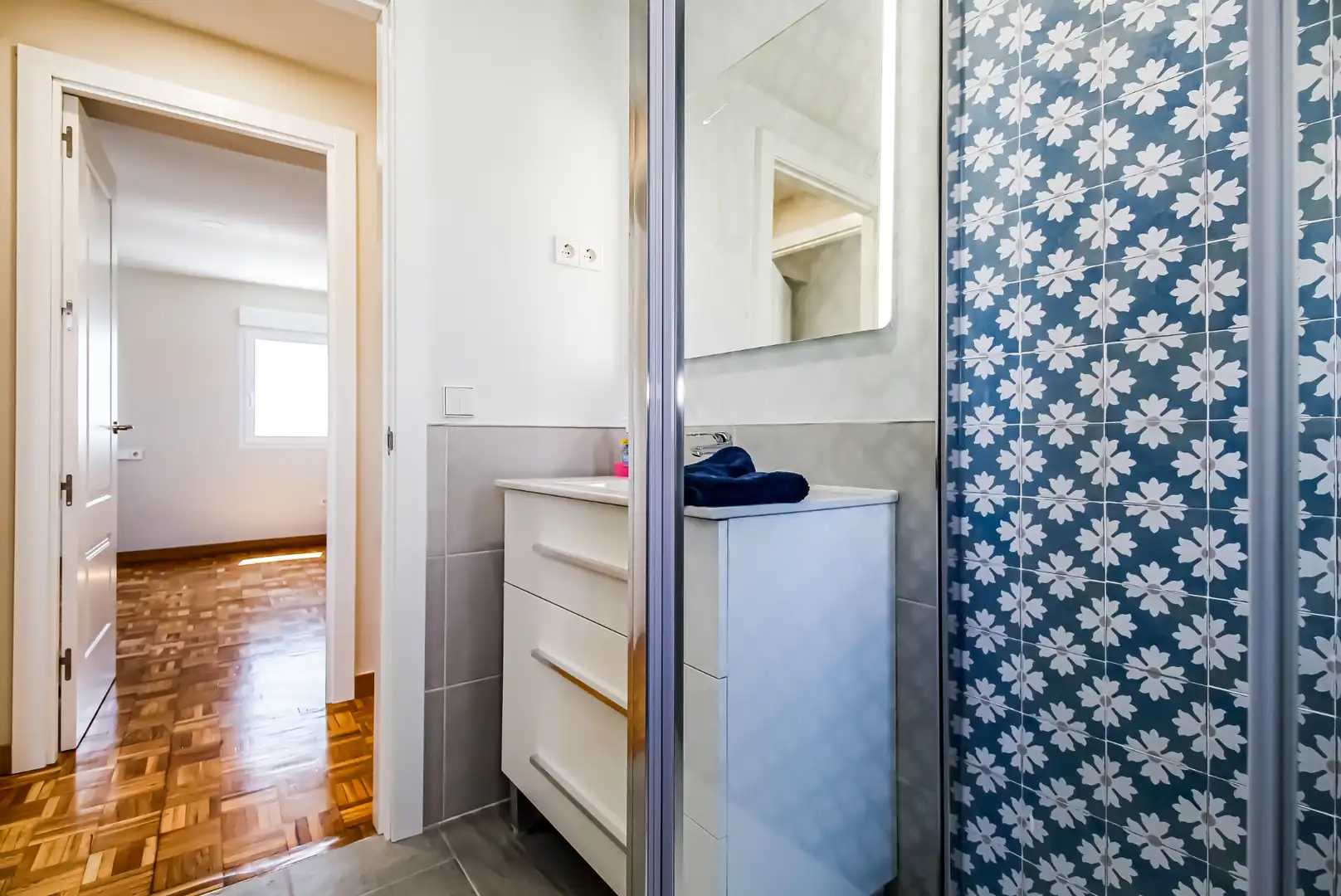 Bathroom of Flat for rent in Madrid  with Air Conditioner, Heating and Storage room