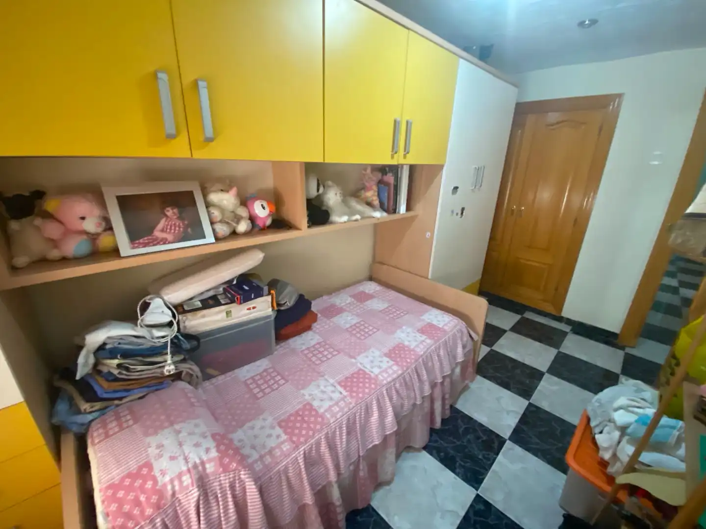 Habitación de Piso de alquiler en Granada con Amueblado y Balcón