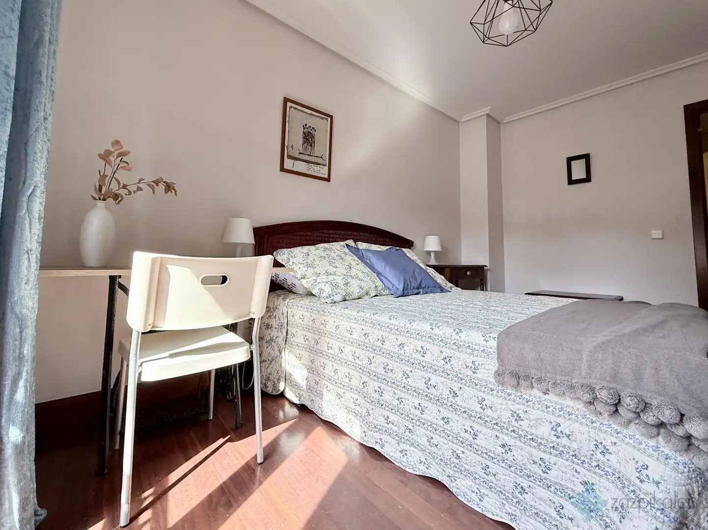 Bedroom of Flat for share in Bilbao   with Furnished