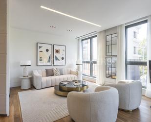 Sala d'estar de Apartament de lloguer en  Madrid Capital amb Aire condicionat, Calefacció i Moblat