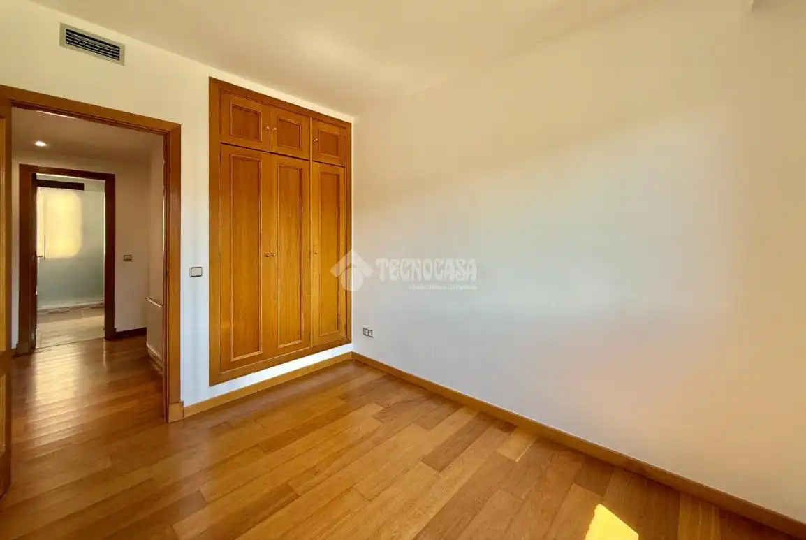 Bedroom of Flat for sale in Madrid  with Air Conditioner, Heating and Storage room