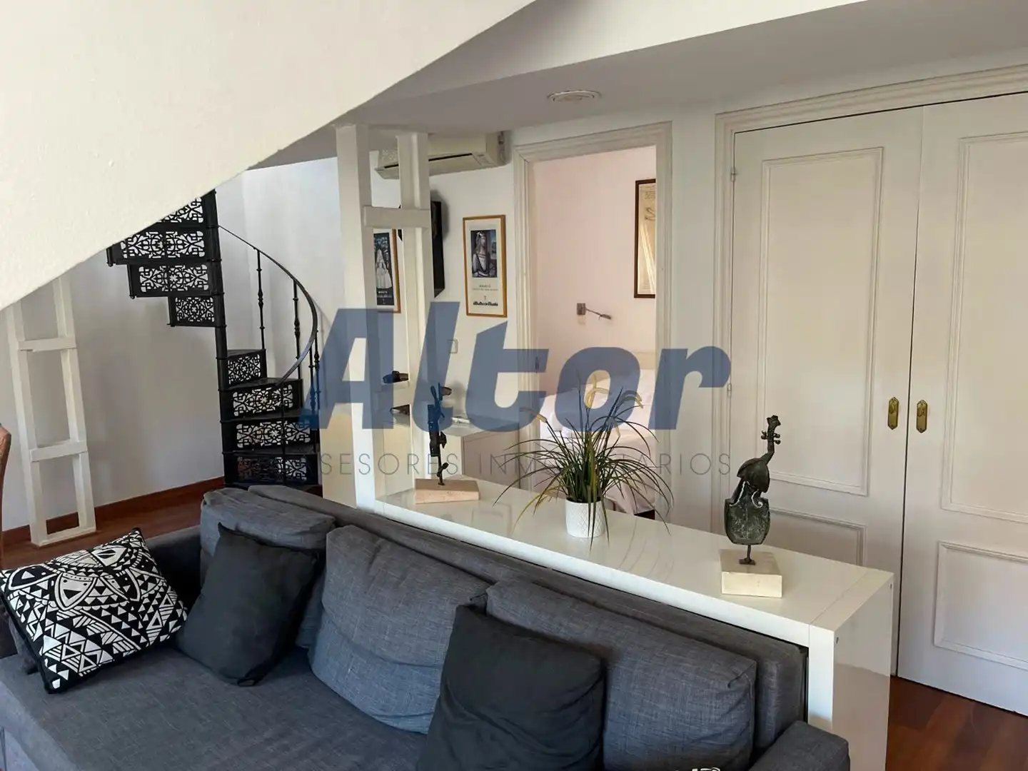 Sala d'estar de Dúplex de lloguer en Madrid amb Aire condicionat, Calefacció i Moblat