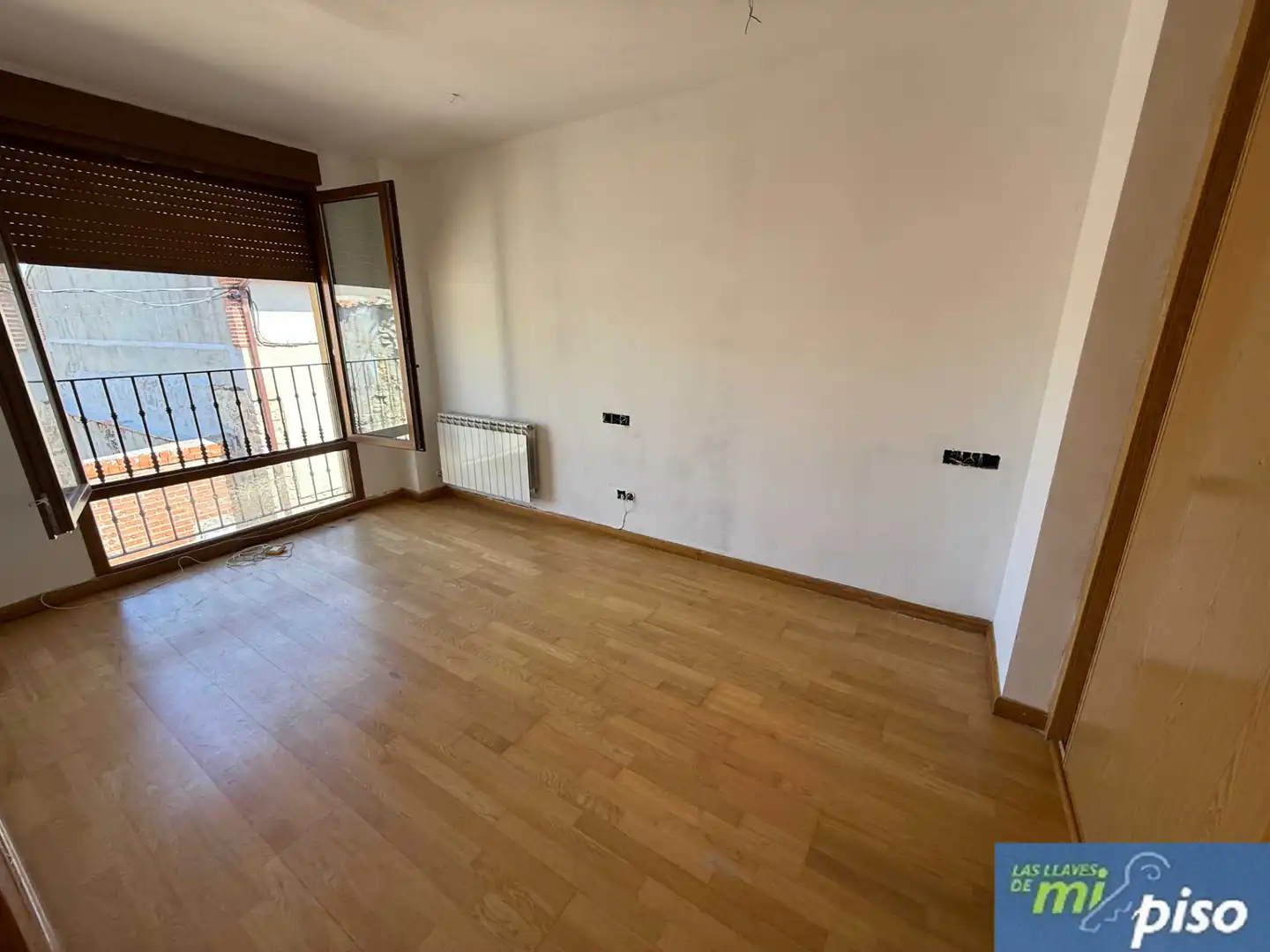 Sala d'estar de Casa adosada en venda en Corcos amb Calefacció, Jardí privat i Parquet
