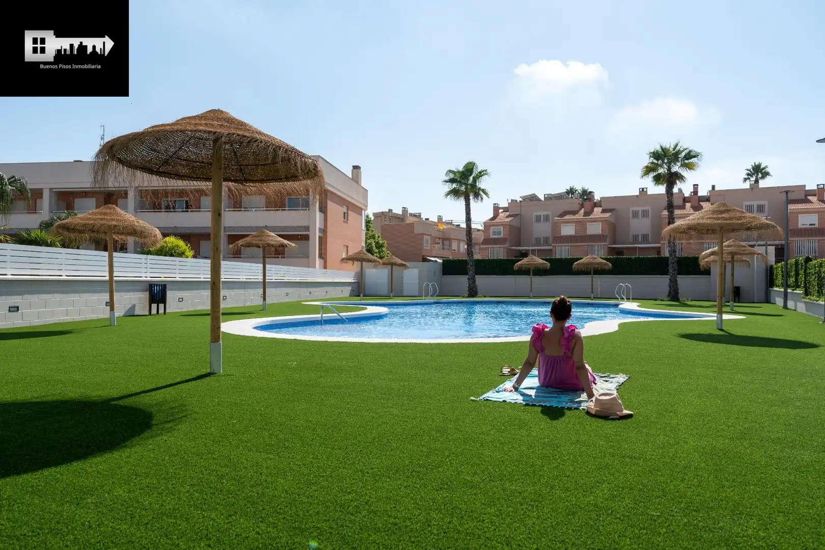 Piscina de Casa adosada en venda en Santa Pola amb Aire condicionat, Calefacció i Jardí privat