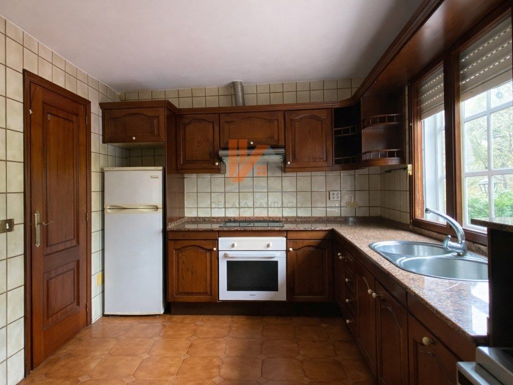 Cocina de Casa adosada en venta en Ames con Jardín privado, Horno y Lavadora
