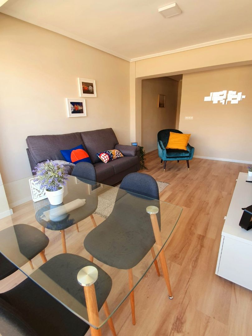 Sala d'estar de Pis de lloguer en  Valencia Capital amb Aire condicionat, Parquet i Moblat