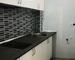 Kitchen of Flat to rent in Carmona