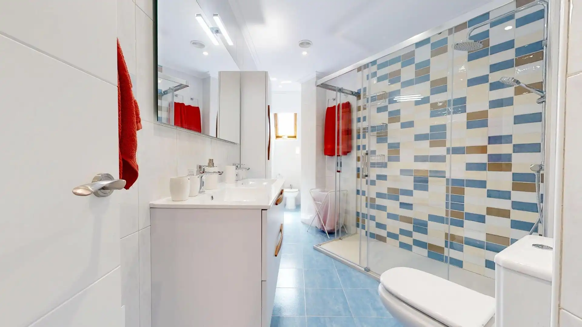 Baño de Ático en venta en Galdakao con Calefacción, Terraza y Trastero