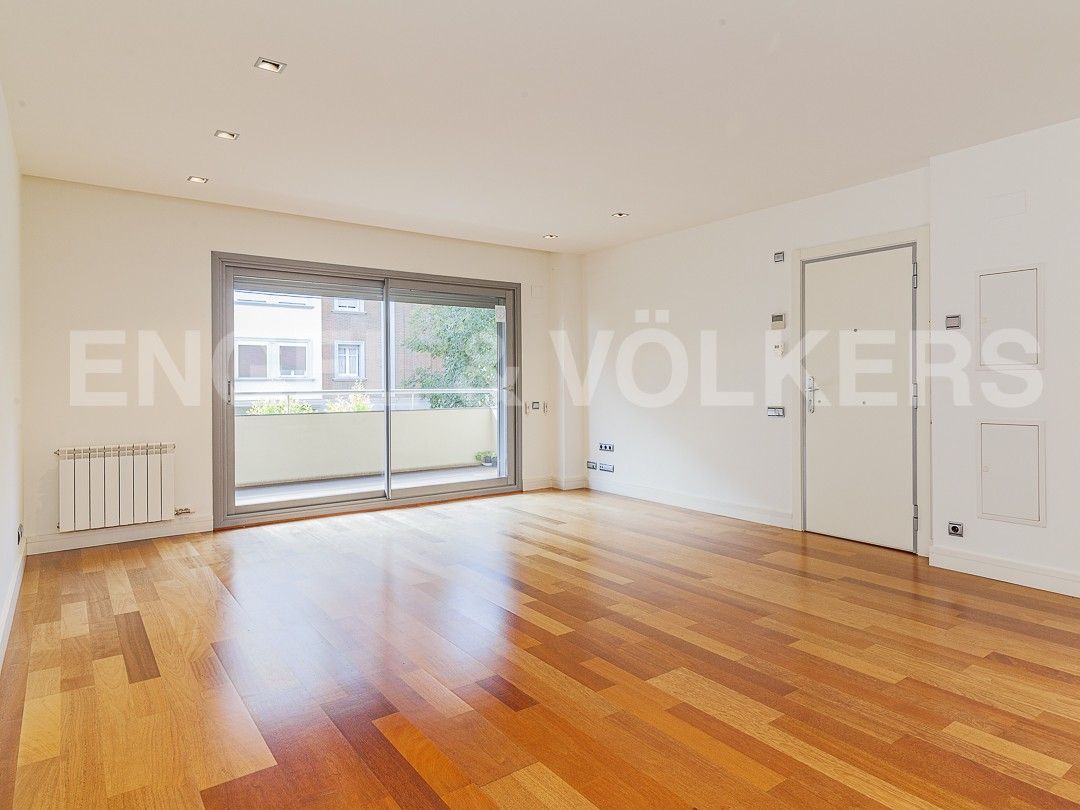 Sala d'estar de Apartament en venda en  Barcelona Capital amb Aire condicionat, Calefacció i Jardí privat