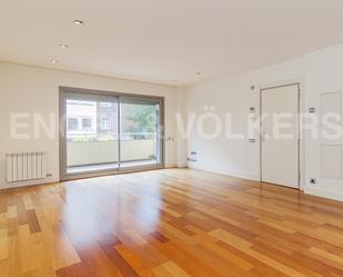 Living room of Apartment for sale in  Barcelona Capital  with Air Conditioner, Heating and Private garden