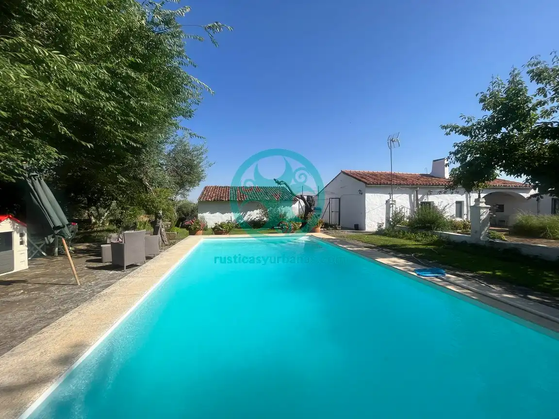 Country house with pool for sale in Calle Aguaperal