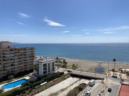 Vista exterior de Estudi en venda en Fuengirola amb Aire condicionat, Terrassa i Piscina