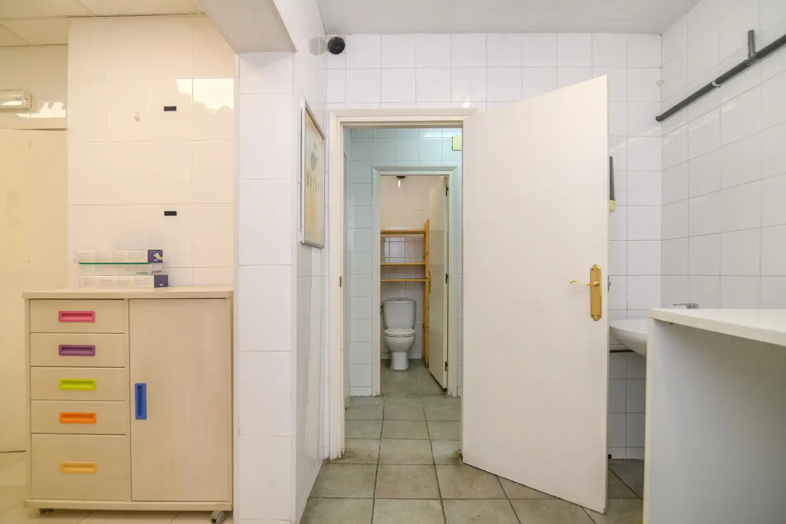 Badezimmer von Fabrikhallen zur Miete in Viladecans