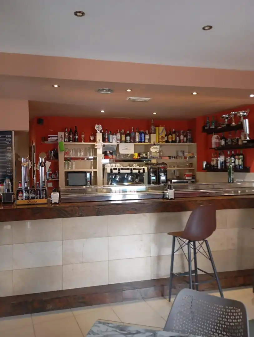 Edificio en venta en Baños de Montemayor