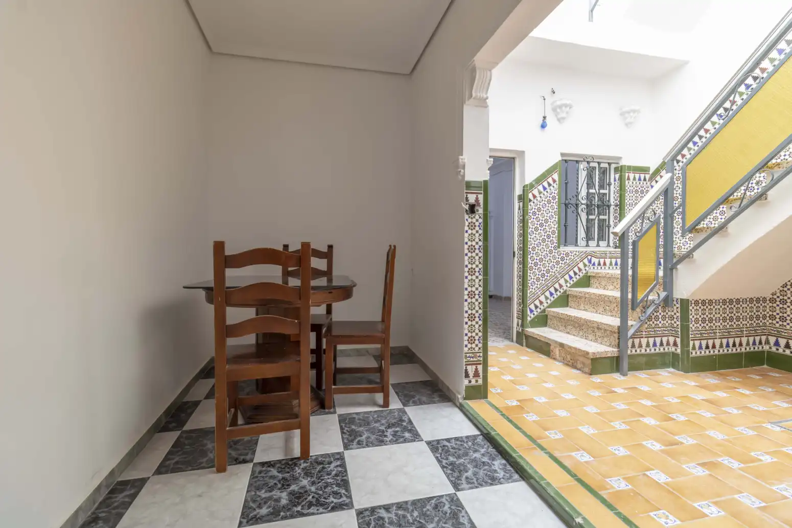 Casa adosada en venda en Sevilla amb Terrassa i Balcó