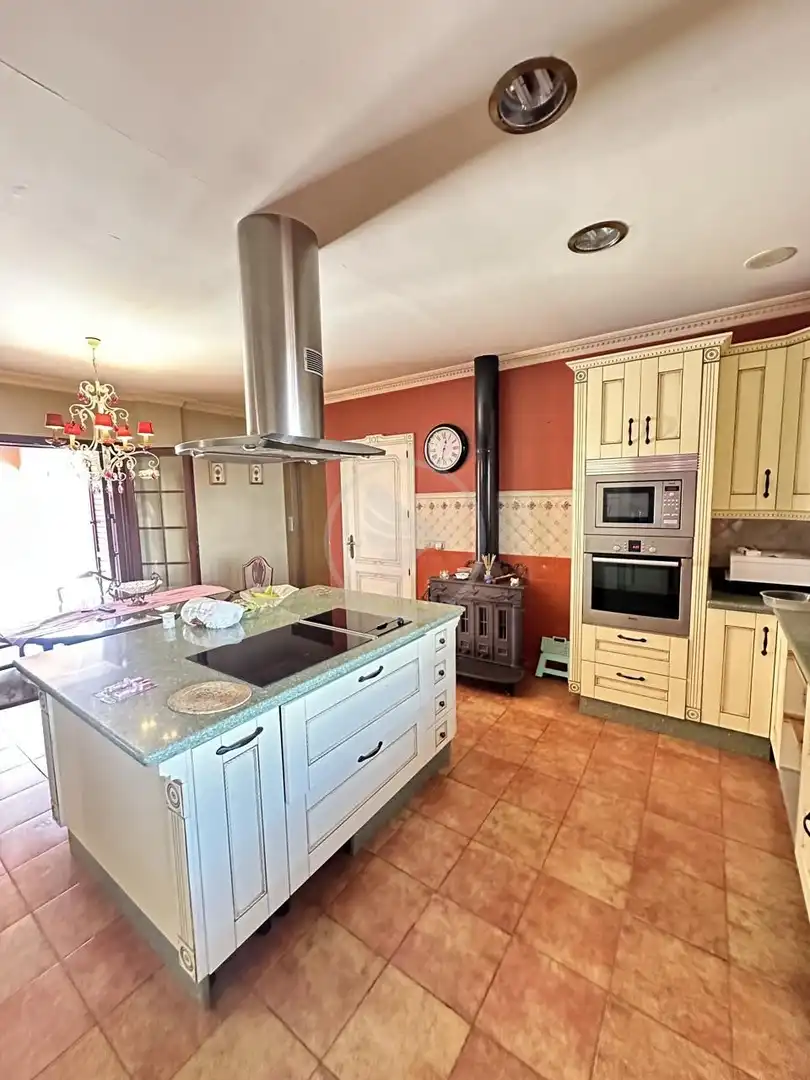Cuina de Casa o xalet en venda en Fuengirola amb Aire condicionat i Terrassa