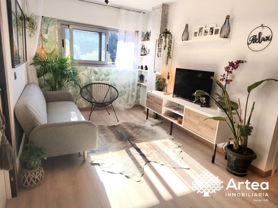Living room of Flat for sale in Bilbao   with Heating, Storage room and Furnished