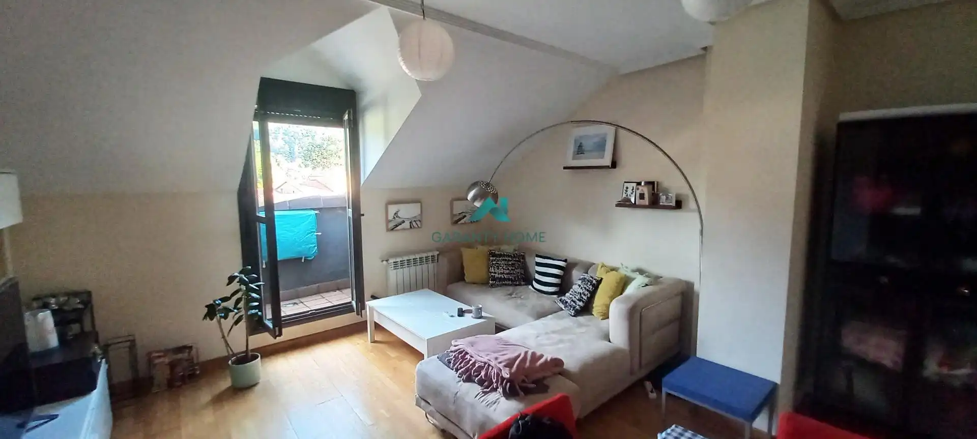 Sala de estar de Ático de alquiler en Limpias con Calefacción, Balcón y Piscina comunitaria
