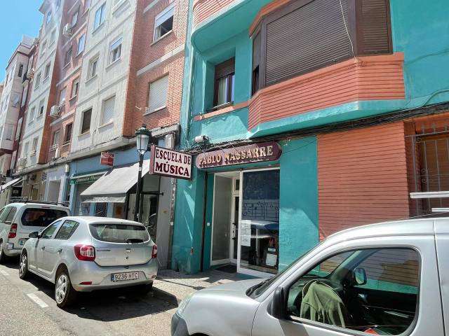 Local comercial en Alquiler en Del Maestro Estremiana en Ruiseñores