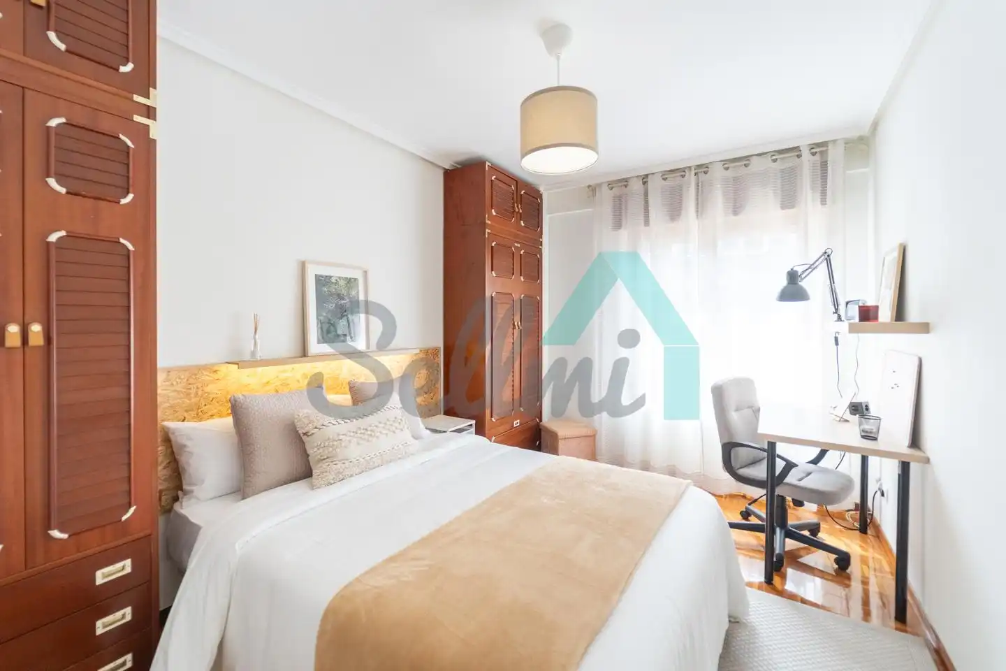 Schlafzimmer von Wohnung zur Miete in Oviedo  mit Heizung, Parkett und Möbliert