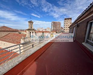 Vista exterior de Àtic de lloguer en Zamora Capital  amb Calefacció, Parquet i Terrassa