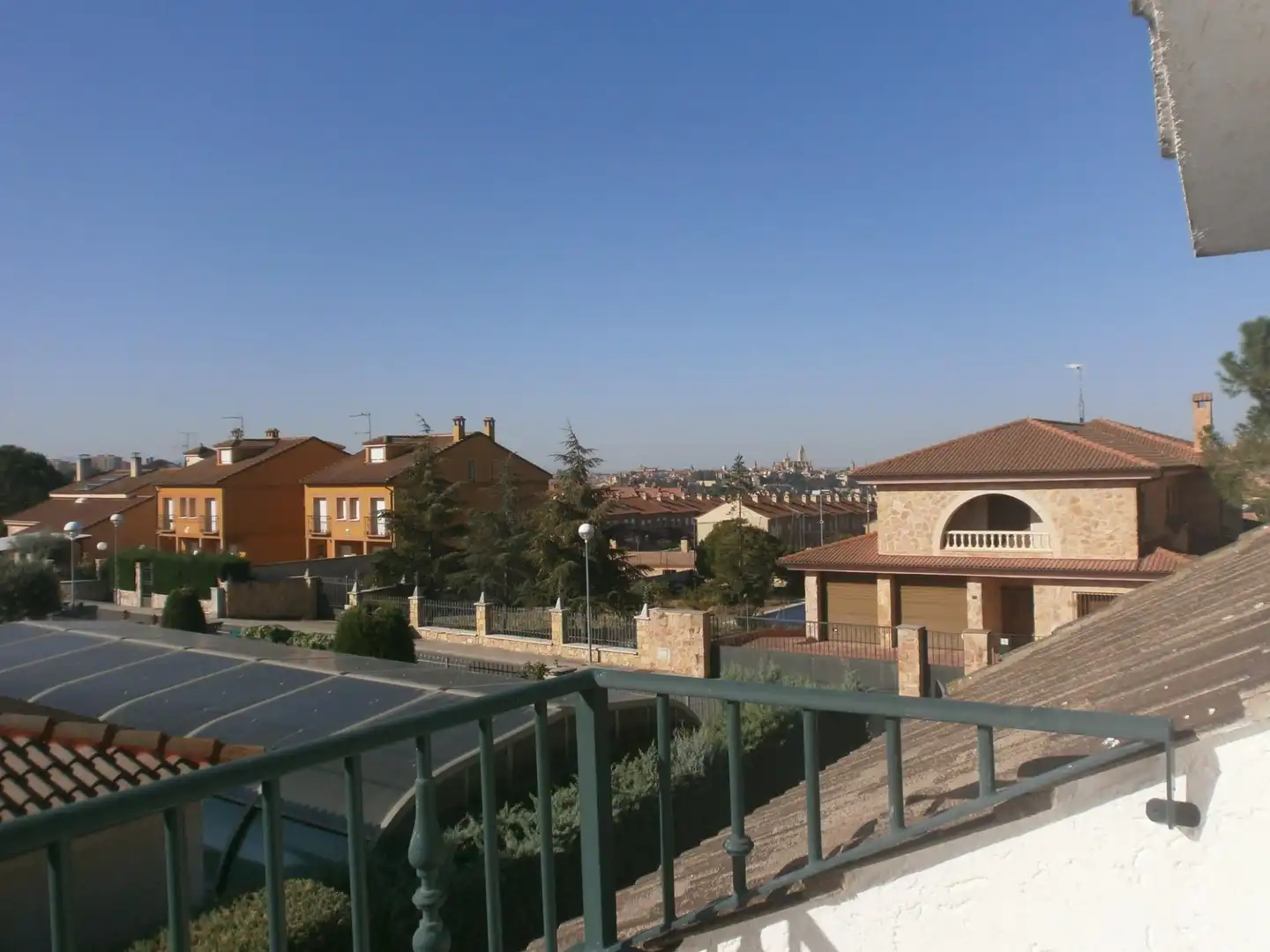 Vista exterior de Casa o xalet en venda en La Lastrilla  amb Calefacció, Jardí privat i Terrassa