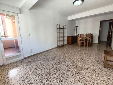 Wohnung mit Balkon zum Verkauf in Maria Auxiliadora - Barriada de Llera