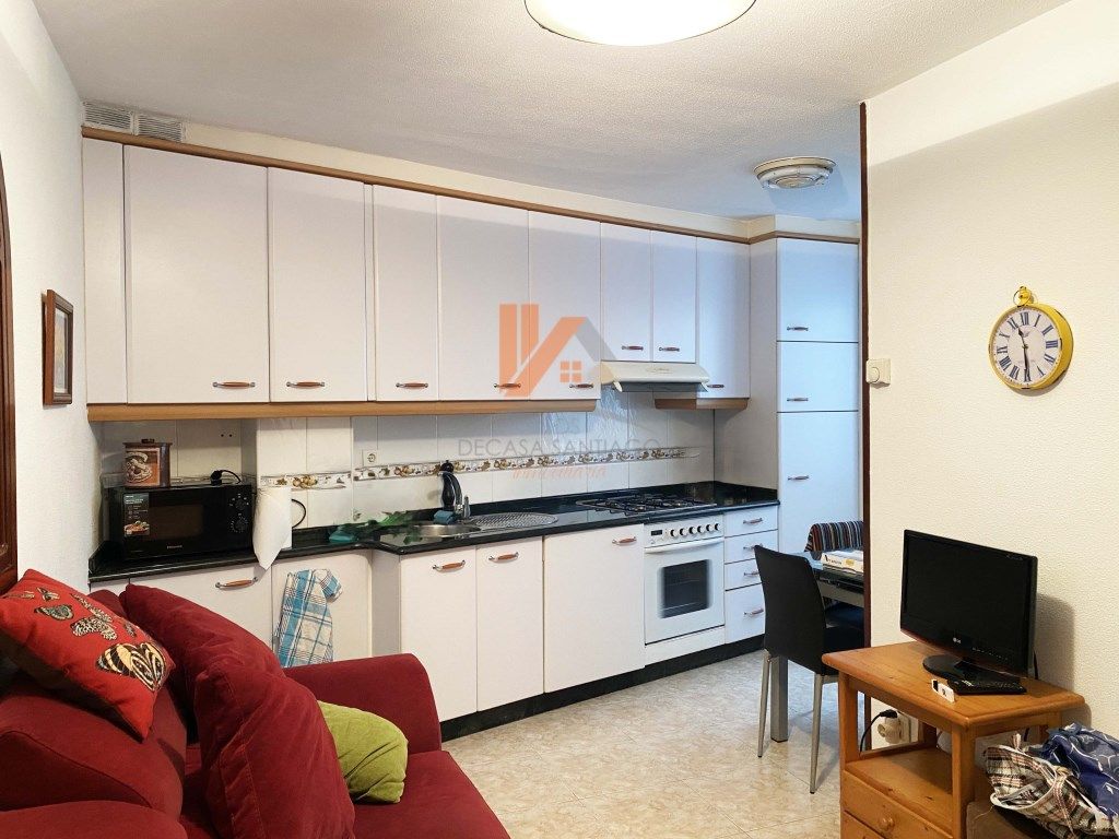 Kitchen of Apartment for sale in Santiago de Compostela 
