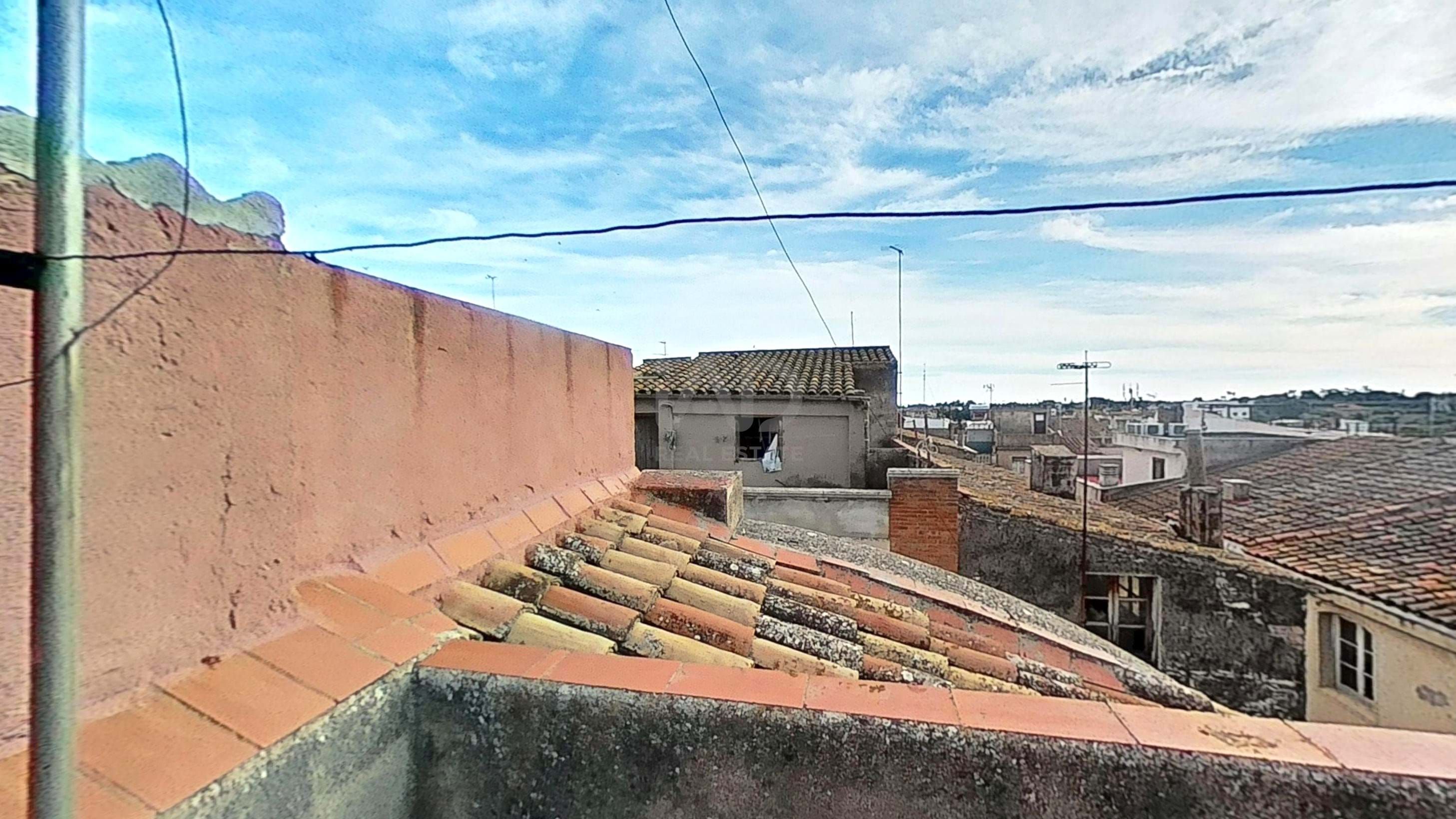 Vista exterior de Edifici en venda en Riudoms