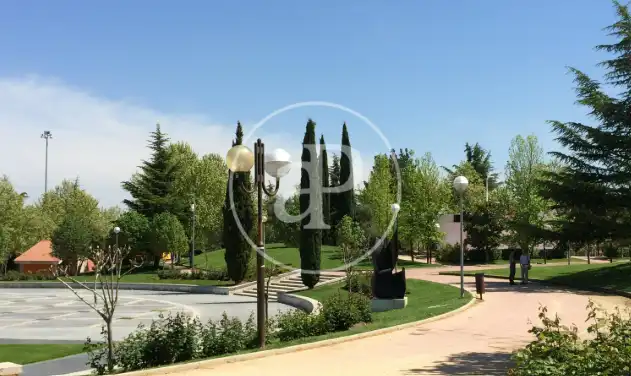 Vista exterior de Pis en venda en Majadahonda amb Calefacció, Jardí privat i Terrassa