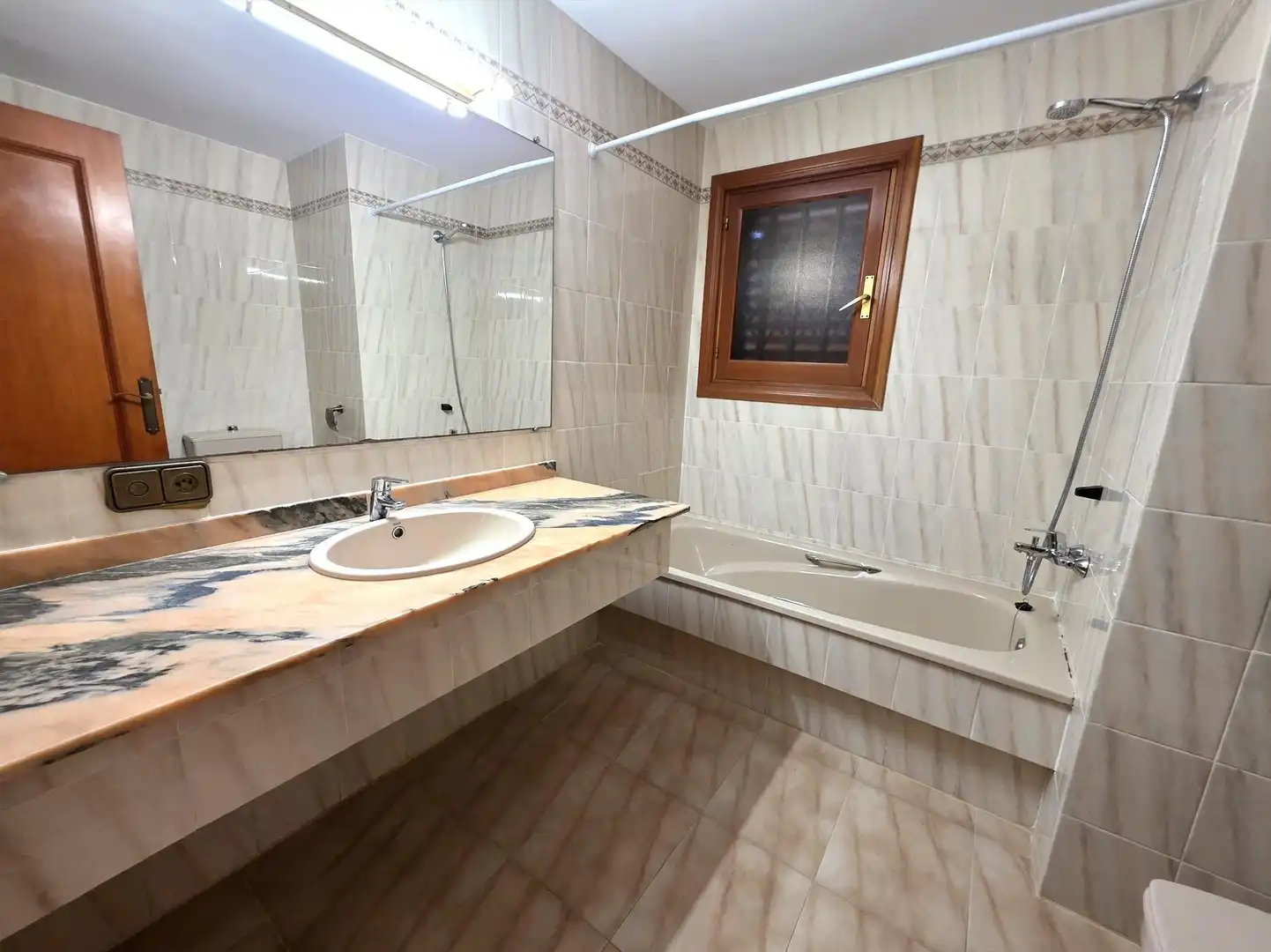 Baño de Casa o chalet de alquiler en Benicasim / Benicàssim con Aire acondicionado, Jardín privado y Trastero