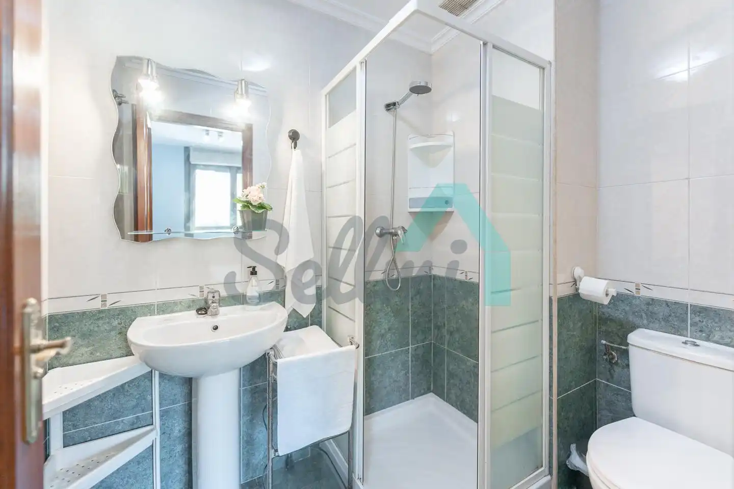Bathroom of Flat for share in HUCA - La Cadellada