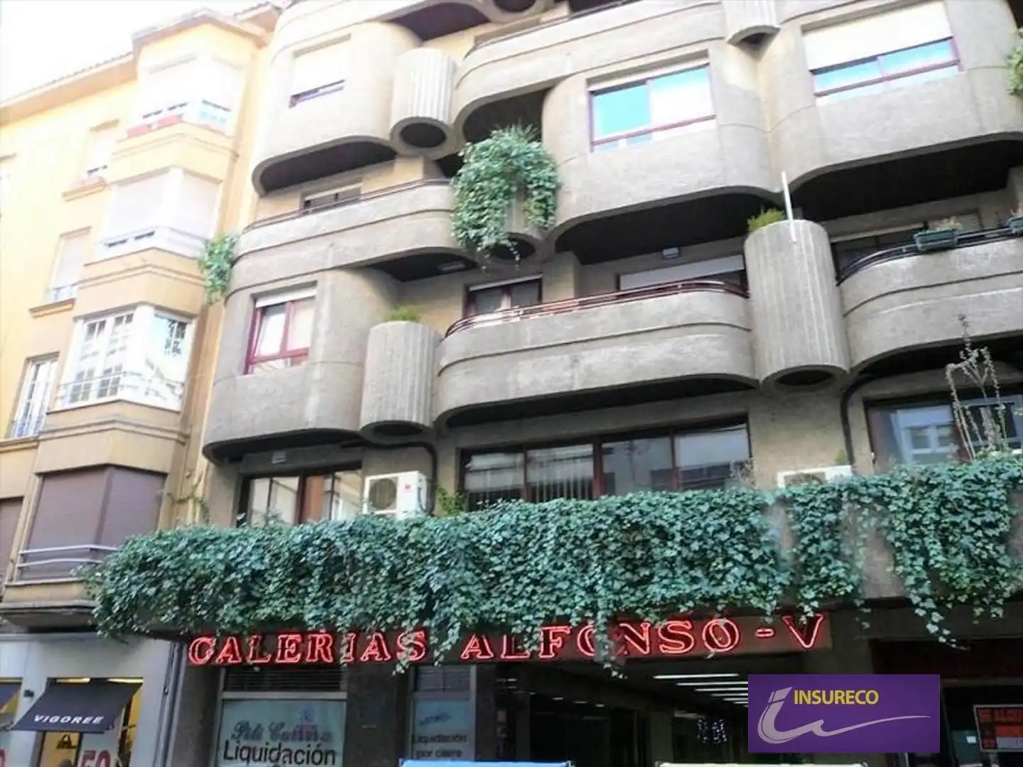 Locale commerciale in affitto a Alfonso V