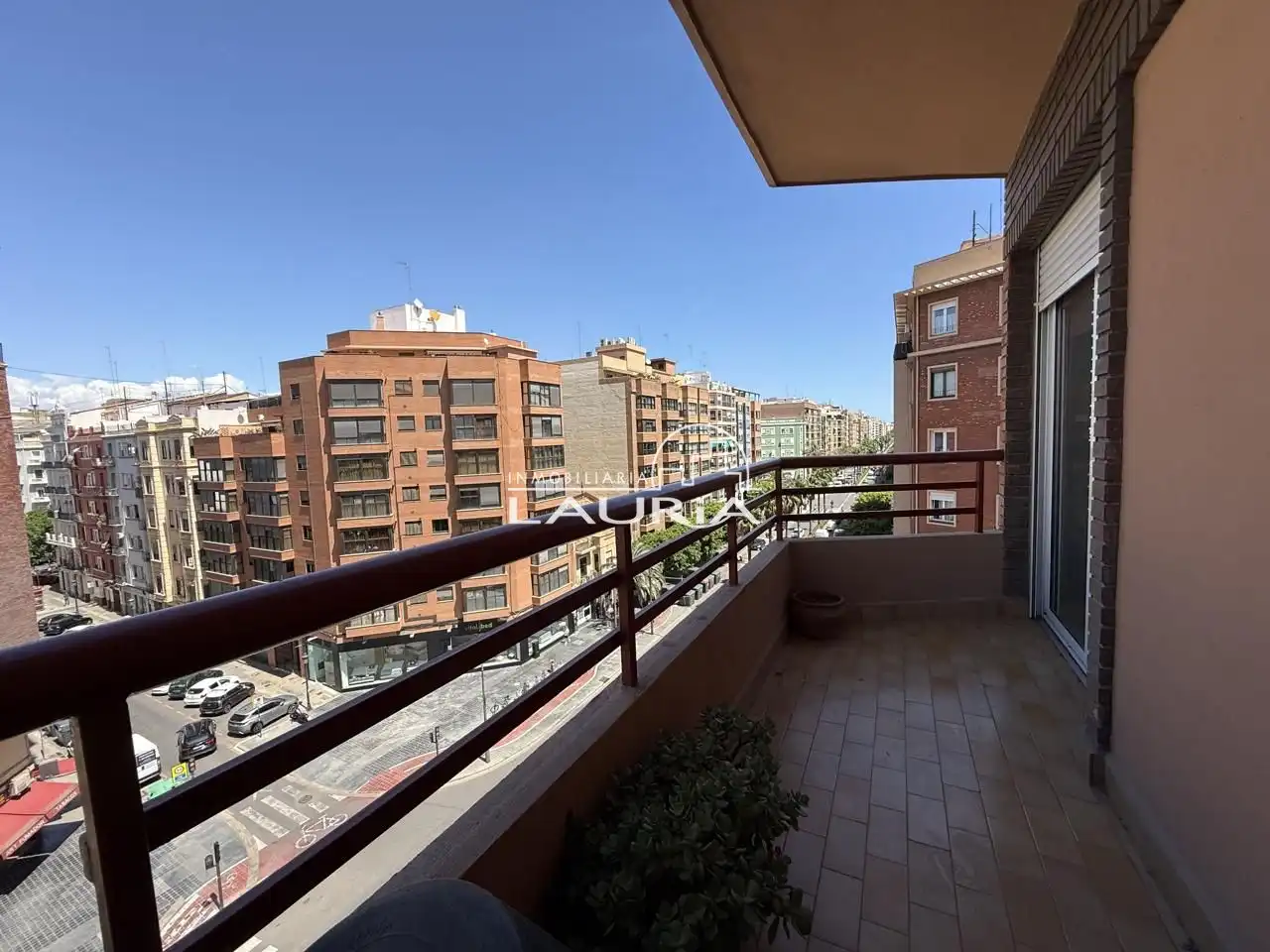 Vista exterior de Piso en venta en Valencia con Parquet y Balcón