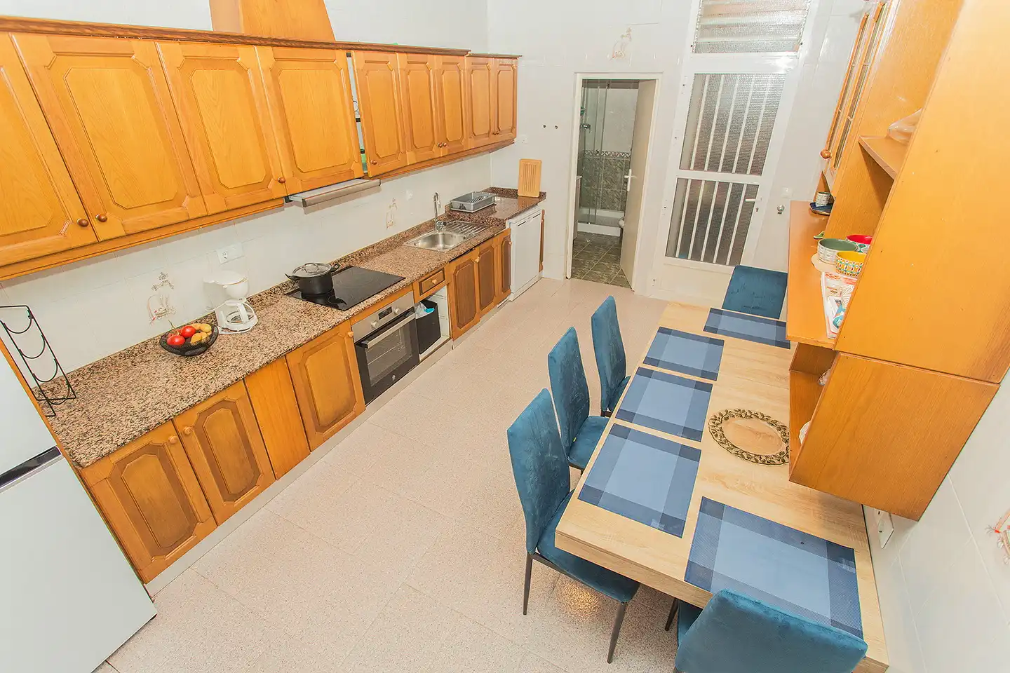 Cocina de Casa adosada en venta en Torrevieja con Aire acondicionado, Amueblado y Horno