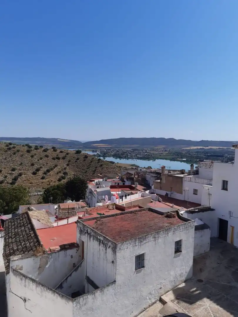 Vista exterior de Casa o xalet en venda en Arcos de la Frontera amb Terrassa