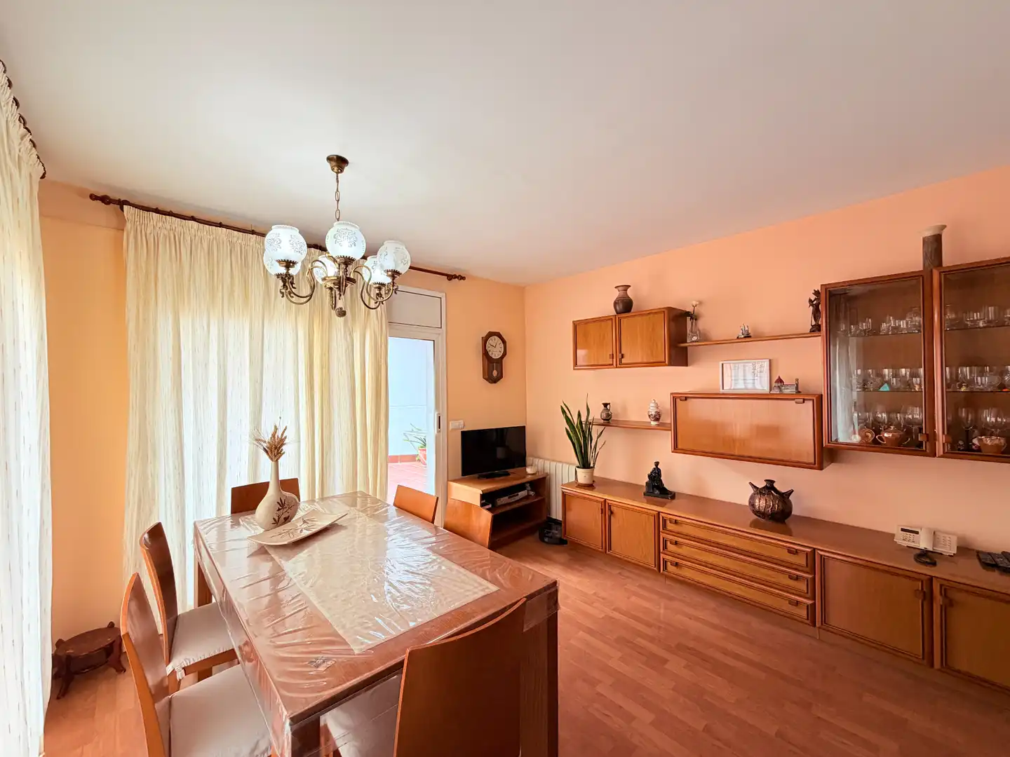 Sala de estar de Piso en venta en Corbera de Llobregat con Calefacción, Parquet y Terraza