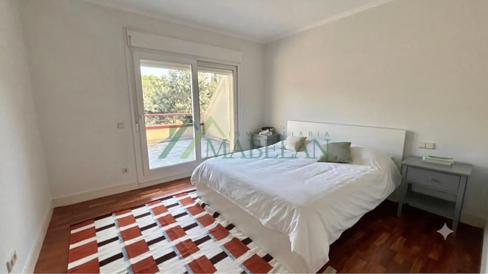 Schlafzimmer von Einfamilien-Reihenhaus zur Miete in Madrid mit Klimaanlage, Privatgarten und Terrasse