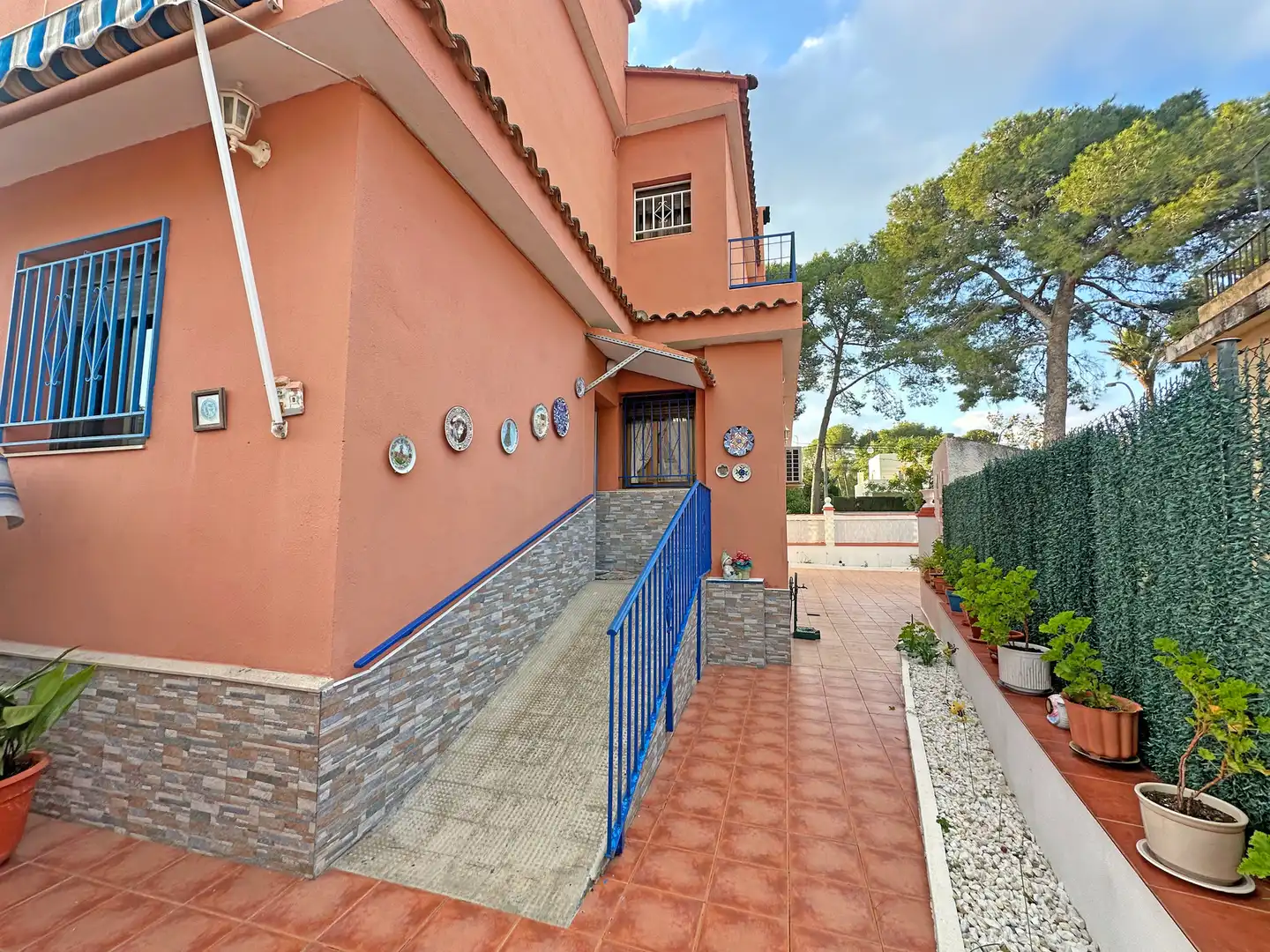 Vista exterior de Casa o chalet en venta en Paterna con Aire acondicionado, Jardín privado y Terraza
