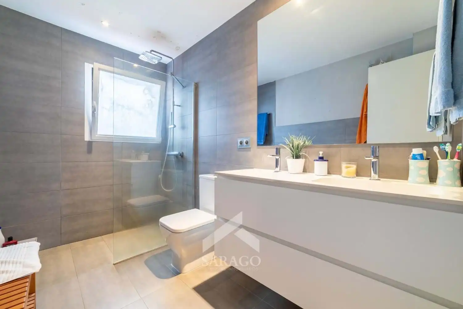 Baño de Piso en venta en Madrid con Calefacción, Trastero y Piscina