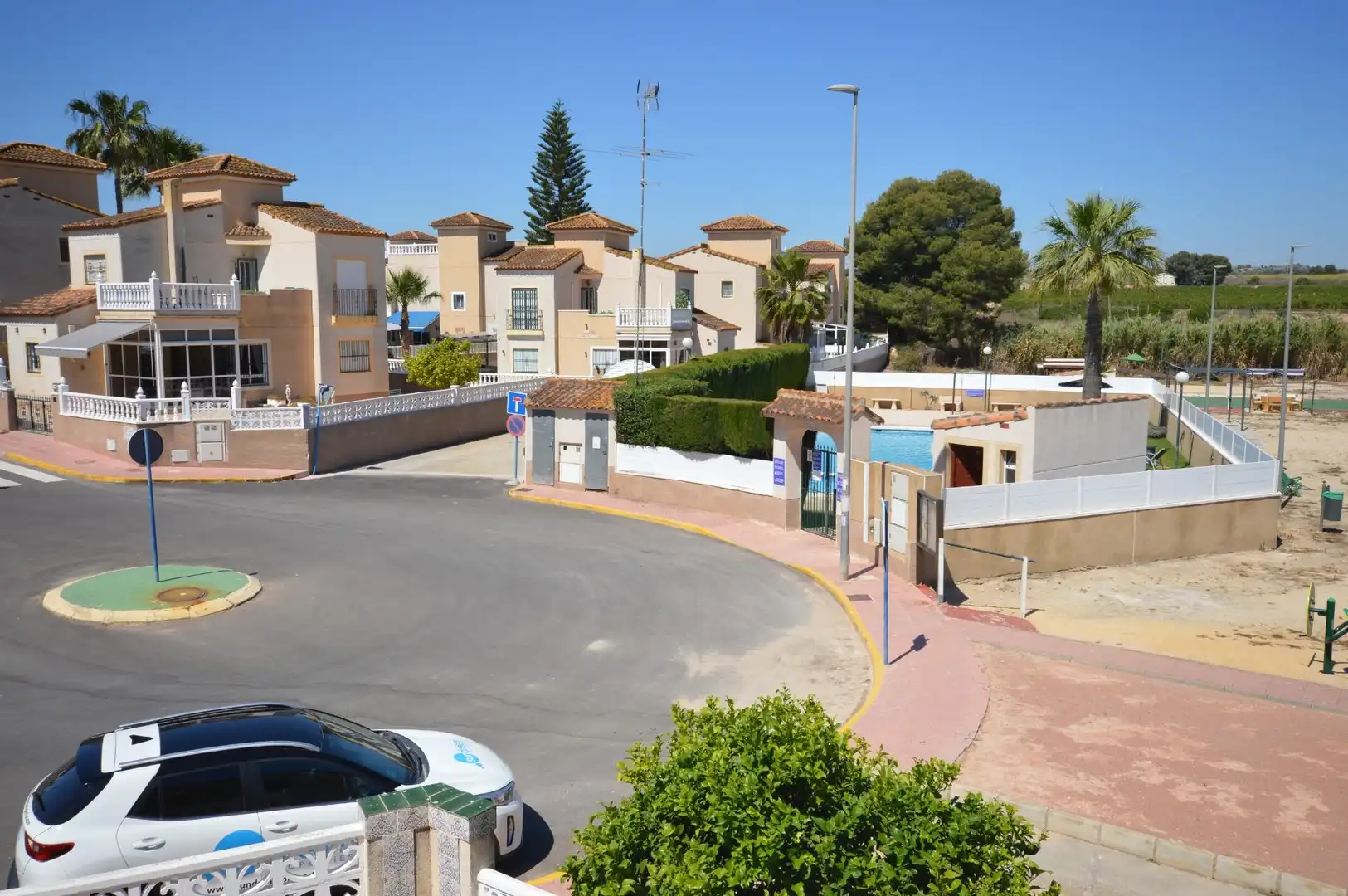 Außenansicht von Maisonette zum Verkauf in Algorfa mit Klimaanlage, Heizung und Privatgarten