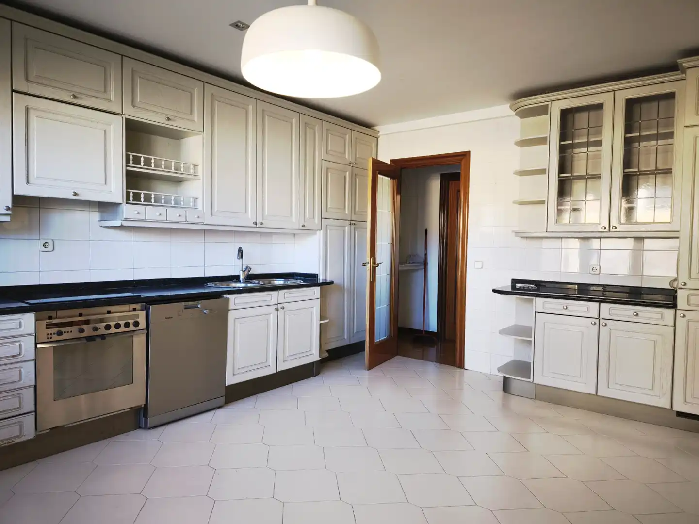 Cuina de Casa o xalet en venda en  Logroño amb Calefacció, Parquet i Terrassa