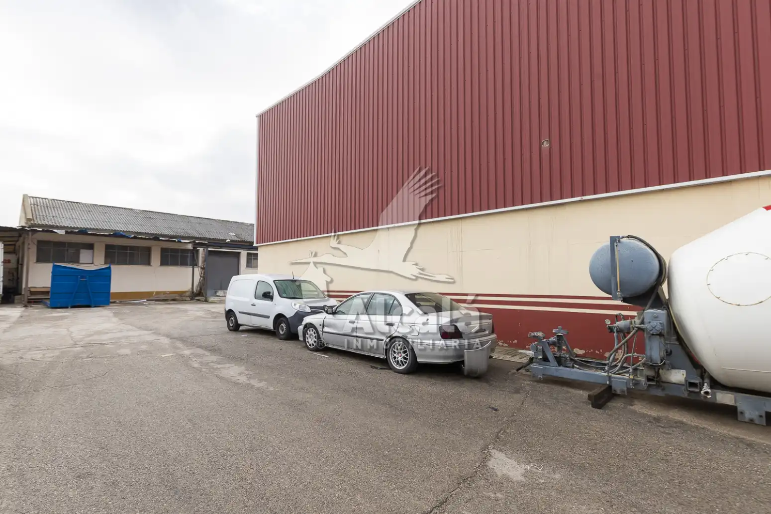 Exterior view of Industrial buildings for sale in Daganzo de Arriba, Madrid