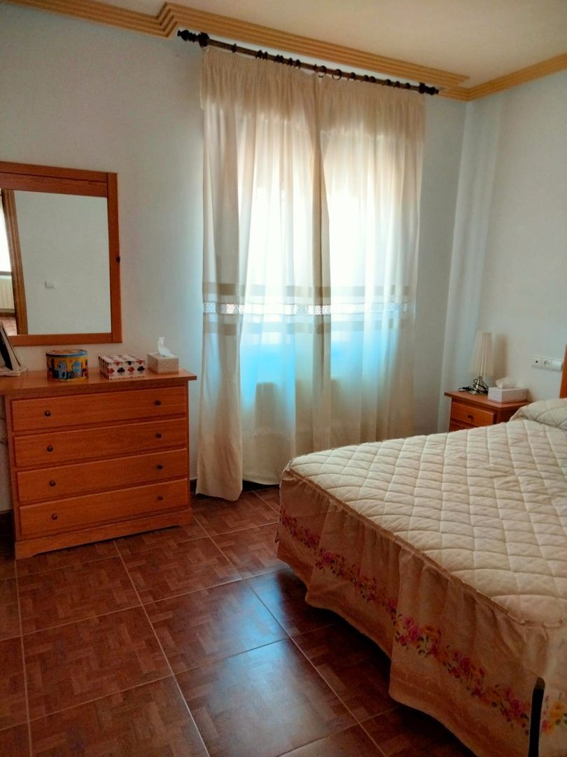 Dormitori de Apartament en venda en Guadix amb Moblat